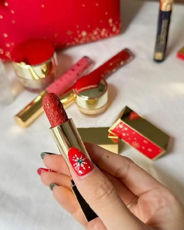 رژلب استی لادر با طرح زمستانی رنگ 540 حجم فول