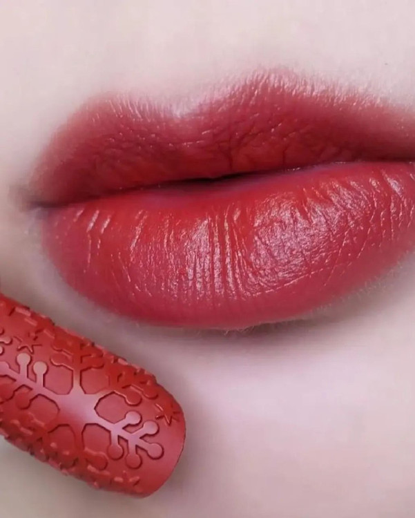 رژلب استی لادر با طرح زمستانی رنگ 540 حجم فول