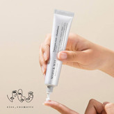 کرم دورچشم روشن کننده و ضد لک حاوی ترانگزامیک اسید و گلوتاتیون مری اند می حجم 12 گرم