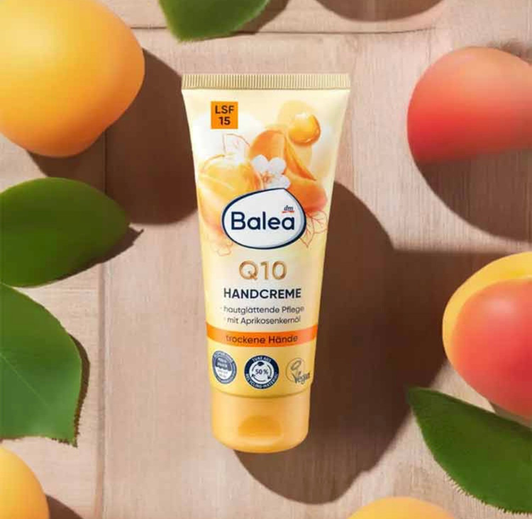 کرم دست حاوی روغن زرد آلو Q10 باله آ SPF 15 حجم 100 میل