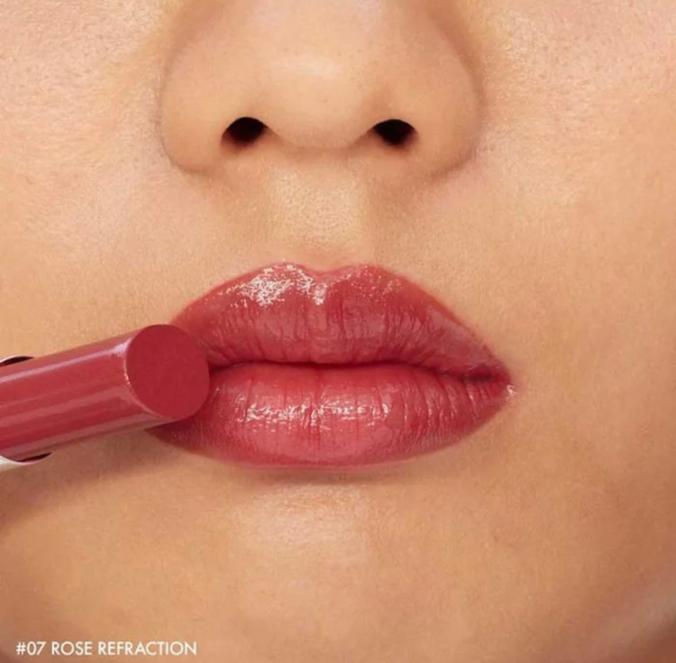 رژلب جامد شاینی سفورا رنگ 07 ROSE REFRACTION فول سایز