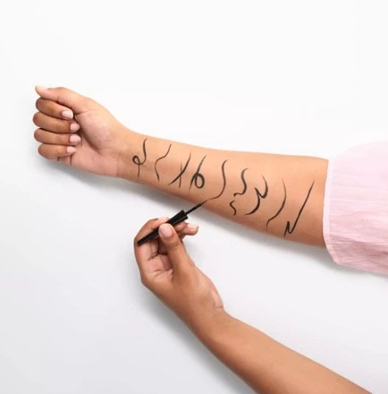 خط چشم کوزەای ضدآب اسنس مدل Dip eyeliner رنگ 01 Black حجم 3 میل