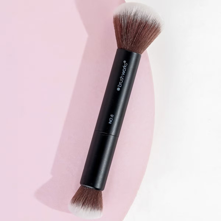 براش آرایشی دوسر براش ورکس brush works شمارە 06 مناسب برای محصولات پودری و مايع