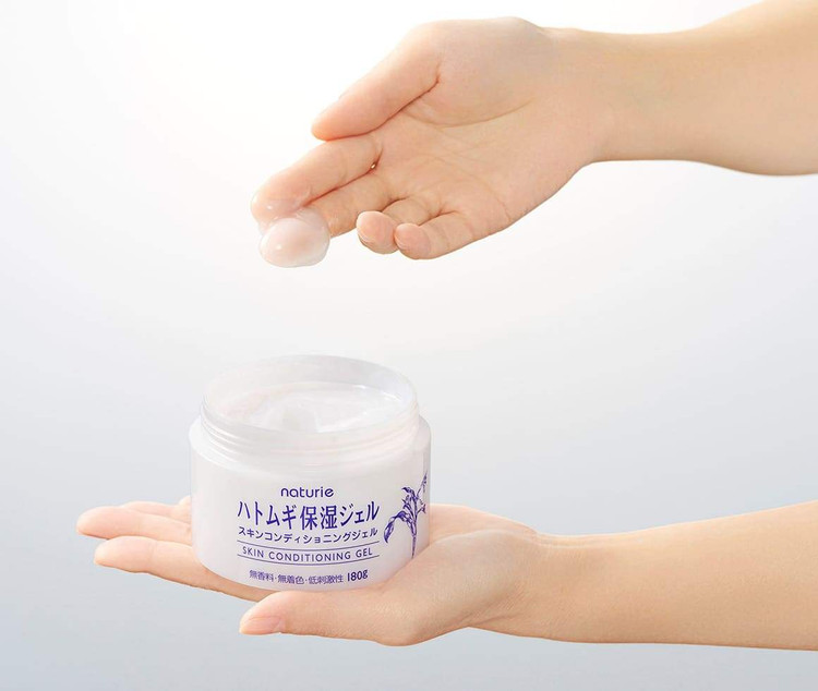 ژل مرطوب کنندە و آبرسان naturie مناسب انواع پوست حجم 180 گرم